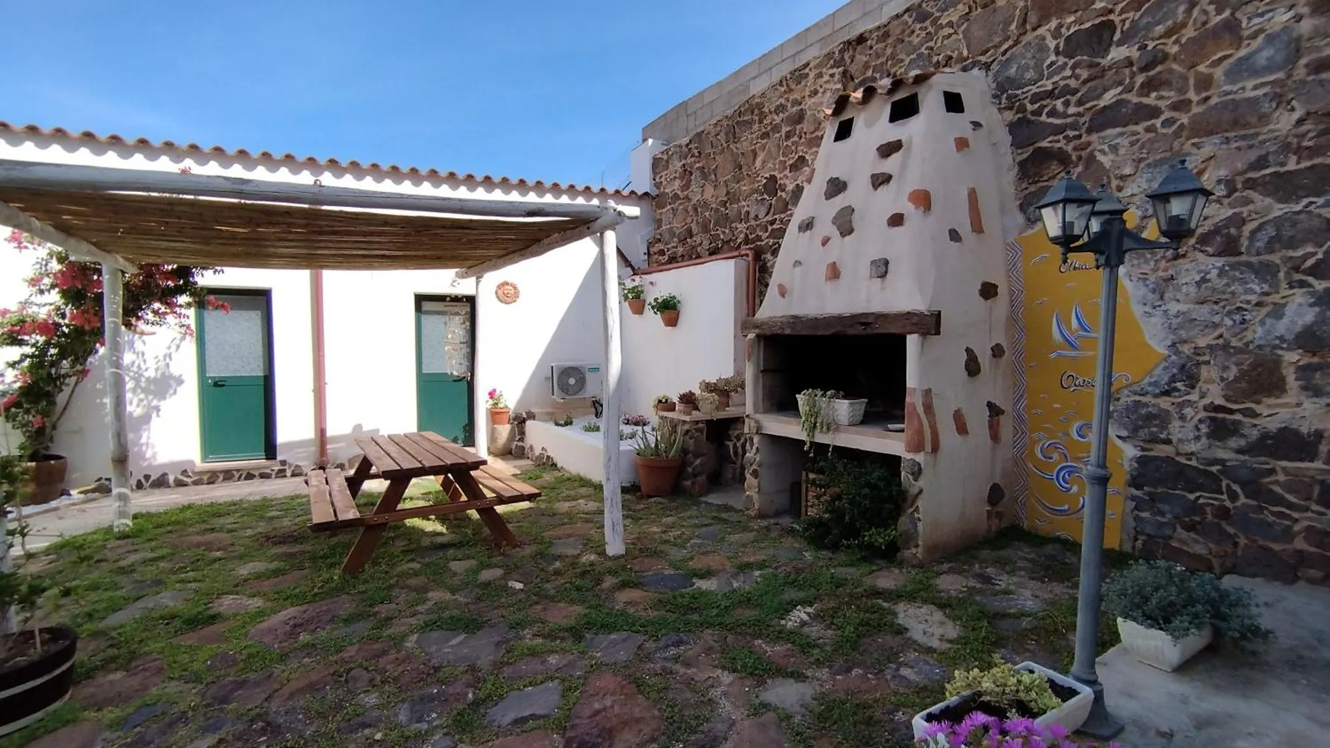 فندق مبيت وإفطار أروسييْ Bed And Breakfast Villa Bianca إيطاليا